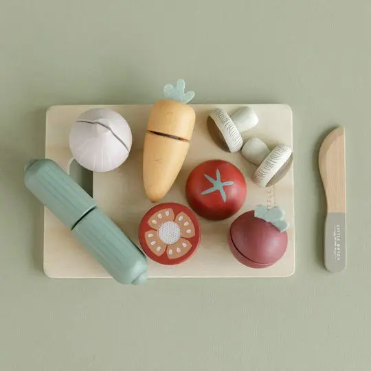 LITTLE DUTCH WOODEN CUTTING BOARD WITH VEGETABLES